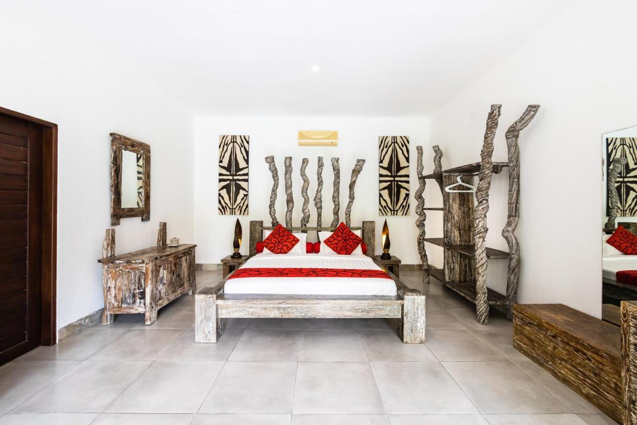Relaxing Tropical Oasis Nestled Between Canggu & Villa