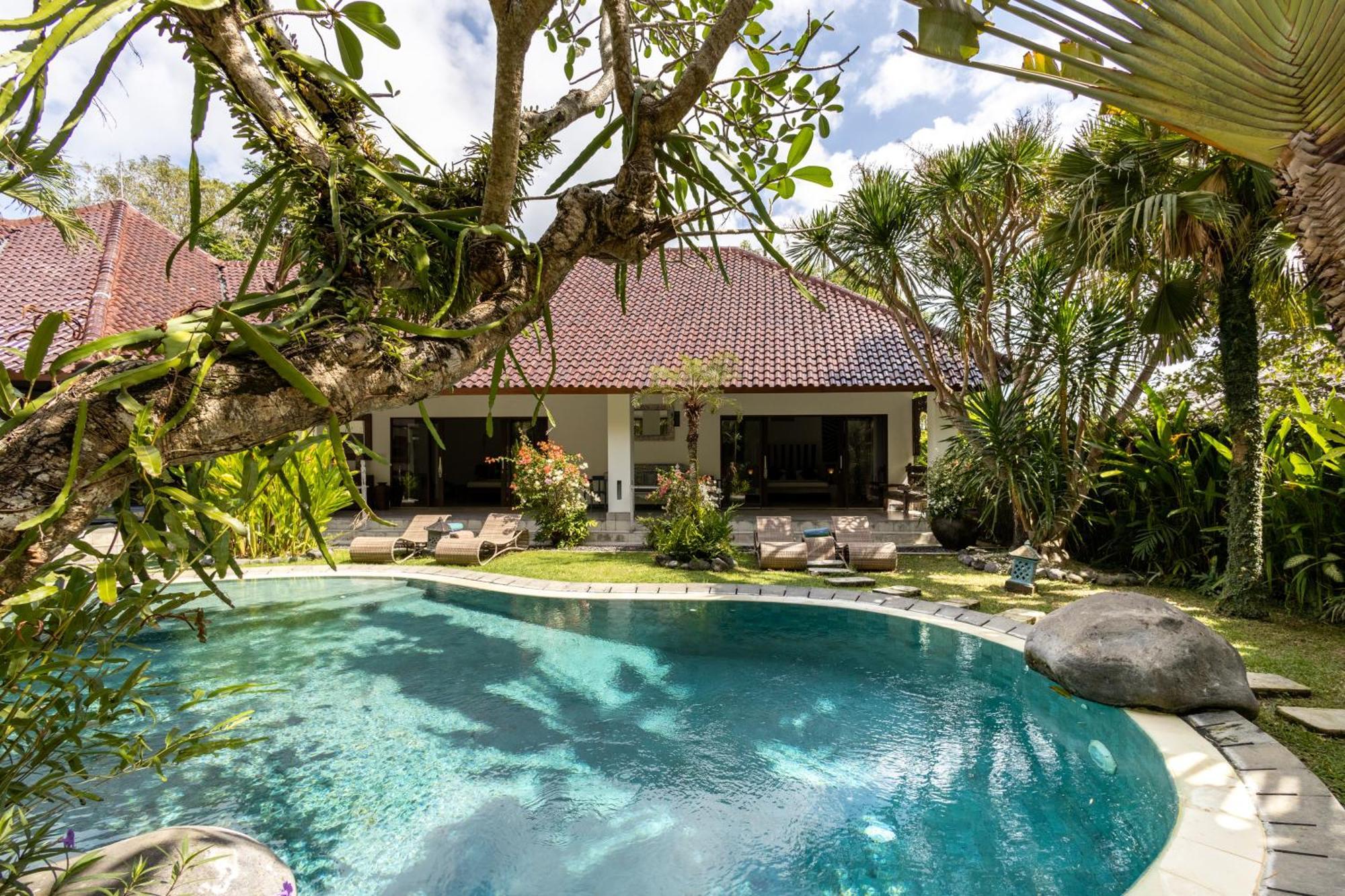 Relaxing Tropical Oasis Nestled Between Canggu & *
