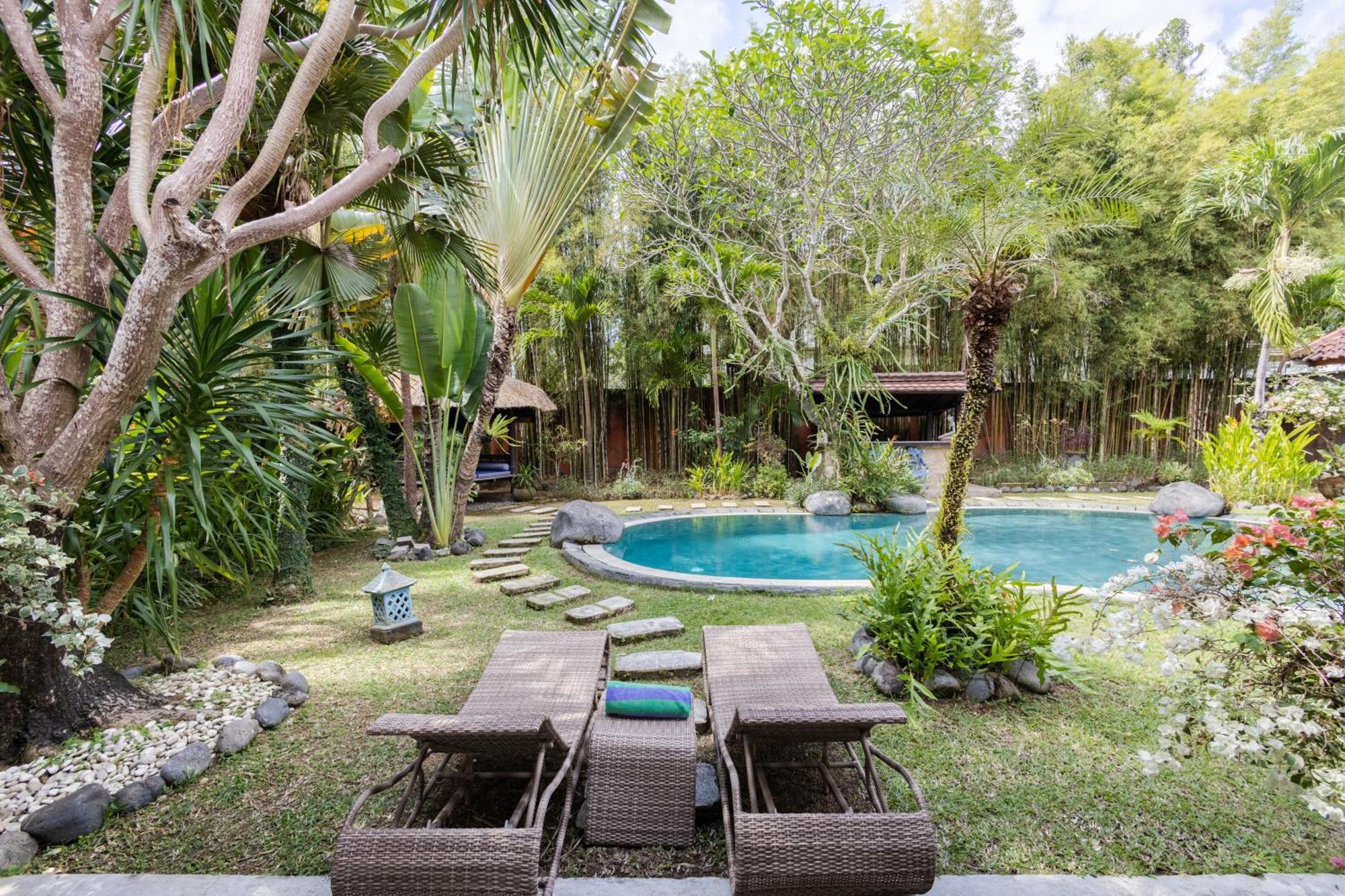 Relaxing Tropical Oasis Nestled Between Canggu & Villa Seminyak (Bali)