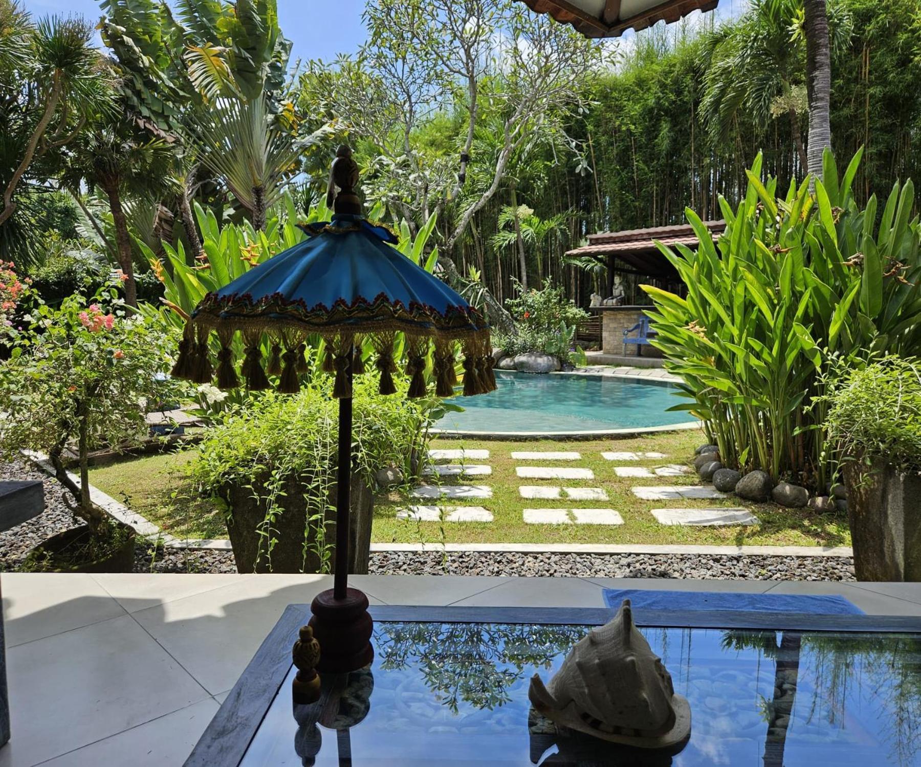 Relaxing Tropical Oasis Nestled Between Canggu & Villa *